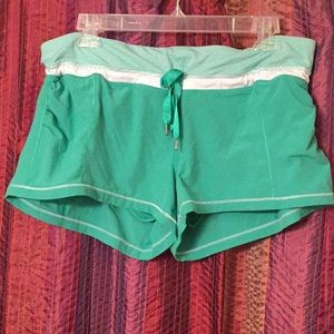 Lululemon shorts green 10 limited edition!